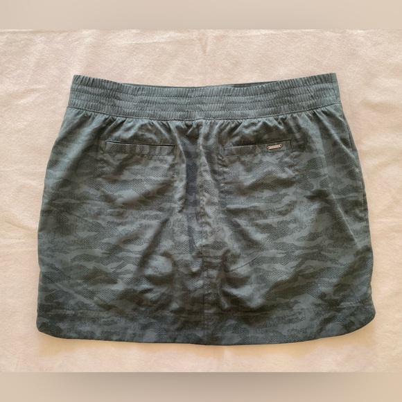 Orvis Active Skort Quick Dry Green Camouflage Lined Shorts Outdoor Casual Large - Picture 2 of 9